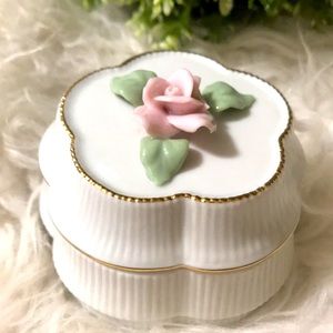 Vintage "Edelweiss" Celebration of Love Collector Rose Musical Trinket Box 🌹🌹
